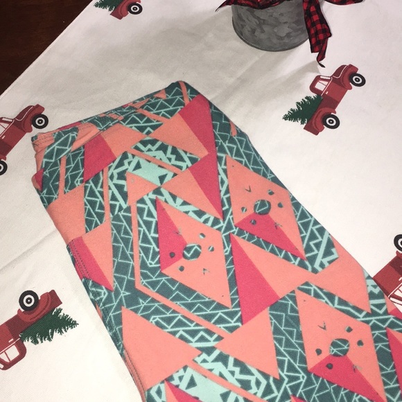 LuLaRoe Pants - 💥Price Firm💥BNWOT One Size Lularoe Leggings LuLaRoe Pants - 💥Price Firm💥BNWOT One Size Lularoe Leggings